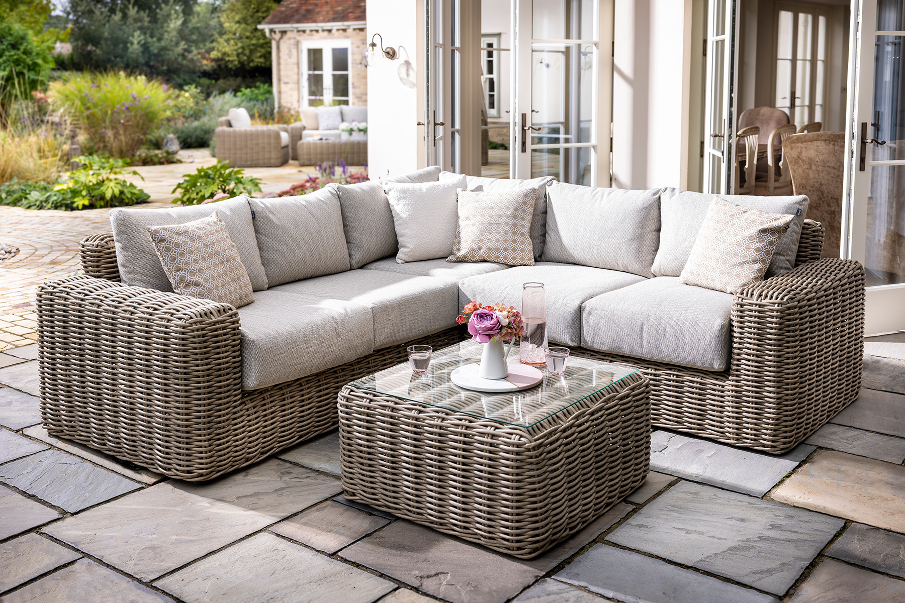 Siesta Square Corner Set